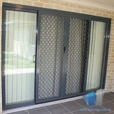 Teralis Pintu Model Anyam