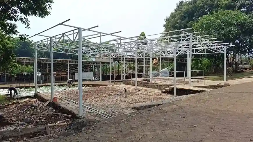 Pemasangan Kanopi Alderon di Pesantren Al-Umanaa Sukabumi