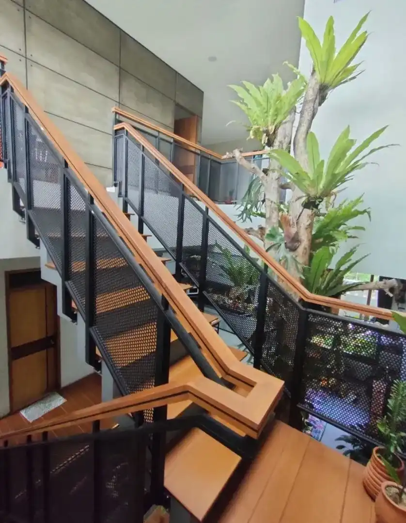 Stylish Stair Railings for Contemporary Residences.